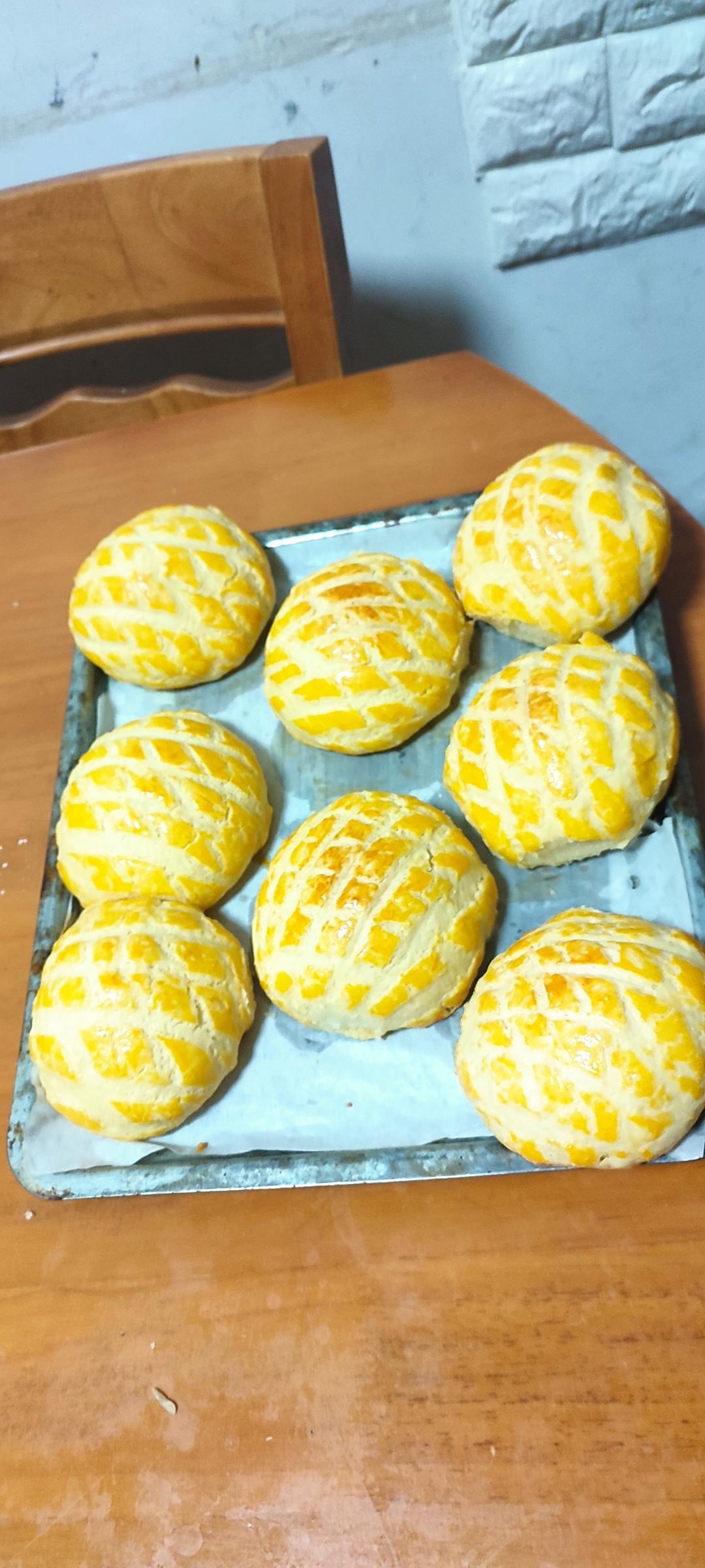 好吃到炸裂的港式菠萝包（附带制作酥皮的小视频）