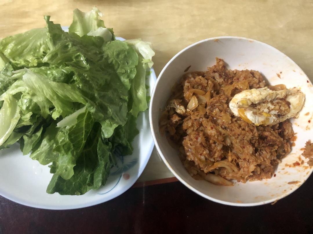 辣金枪鱼泡菜炒饭