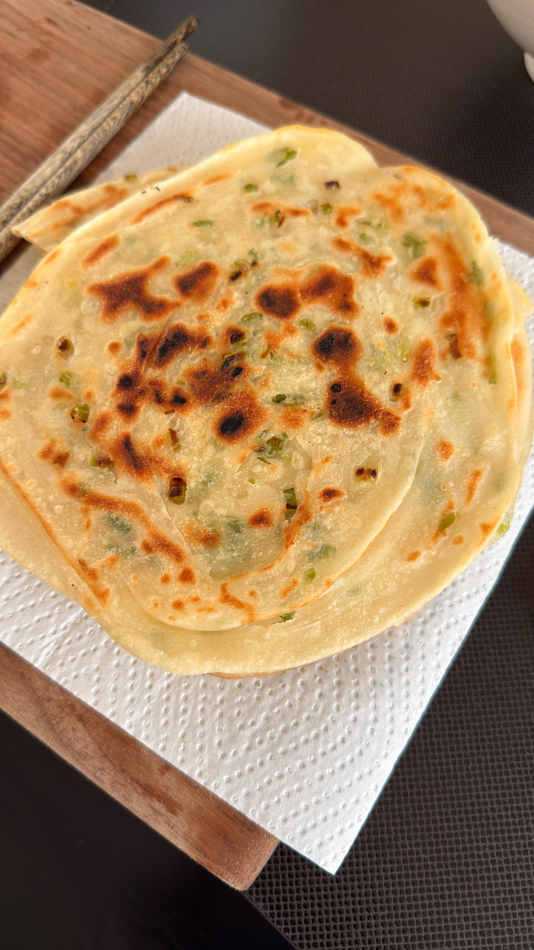 家常葱油饼 柔软多层 凉了也是软软的特别好吃 附细节视频详解