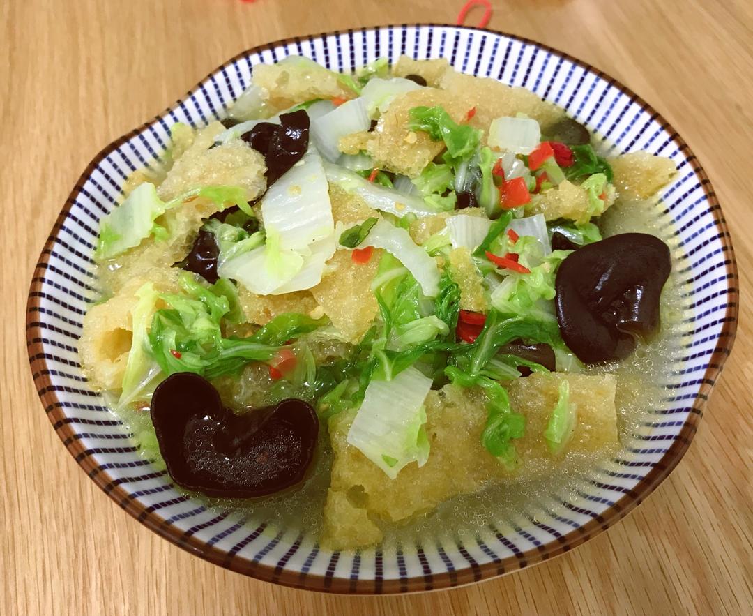 厨房的小厨娘做的大白菜皮肚