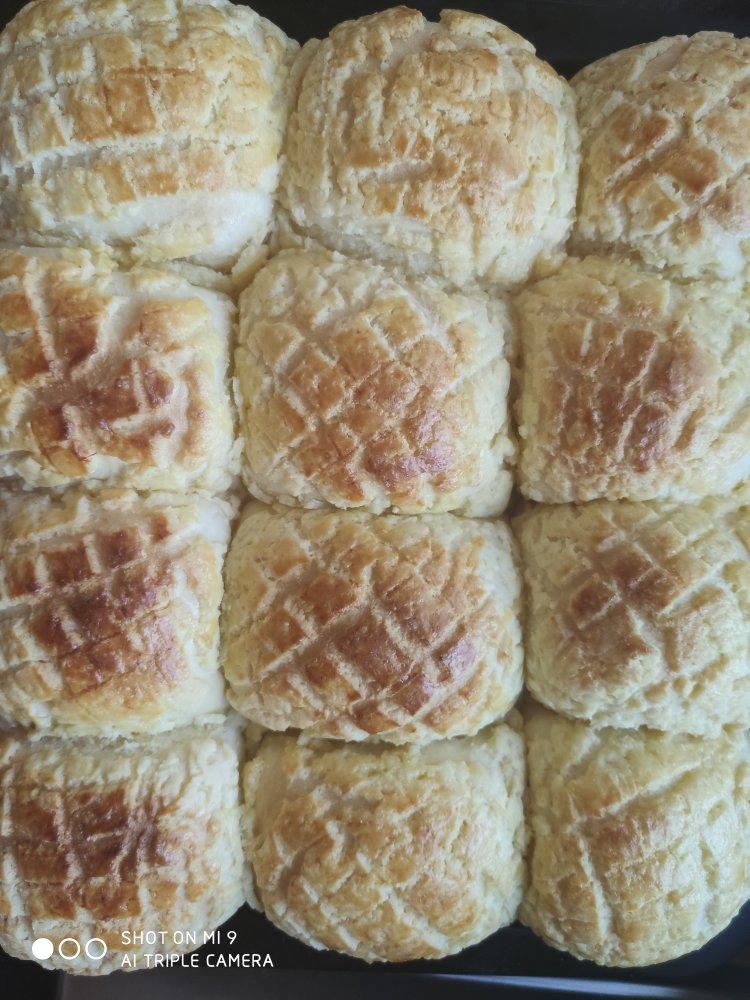 好吃到炸裂的港式菠萝包（附带制作酥皮的小视频）