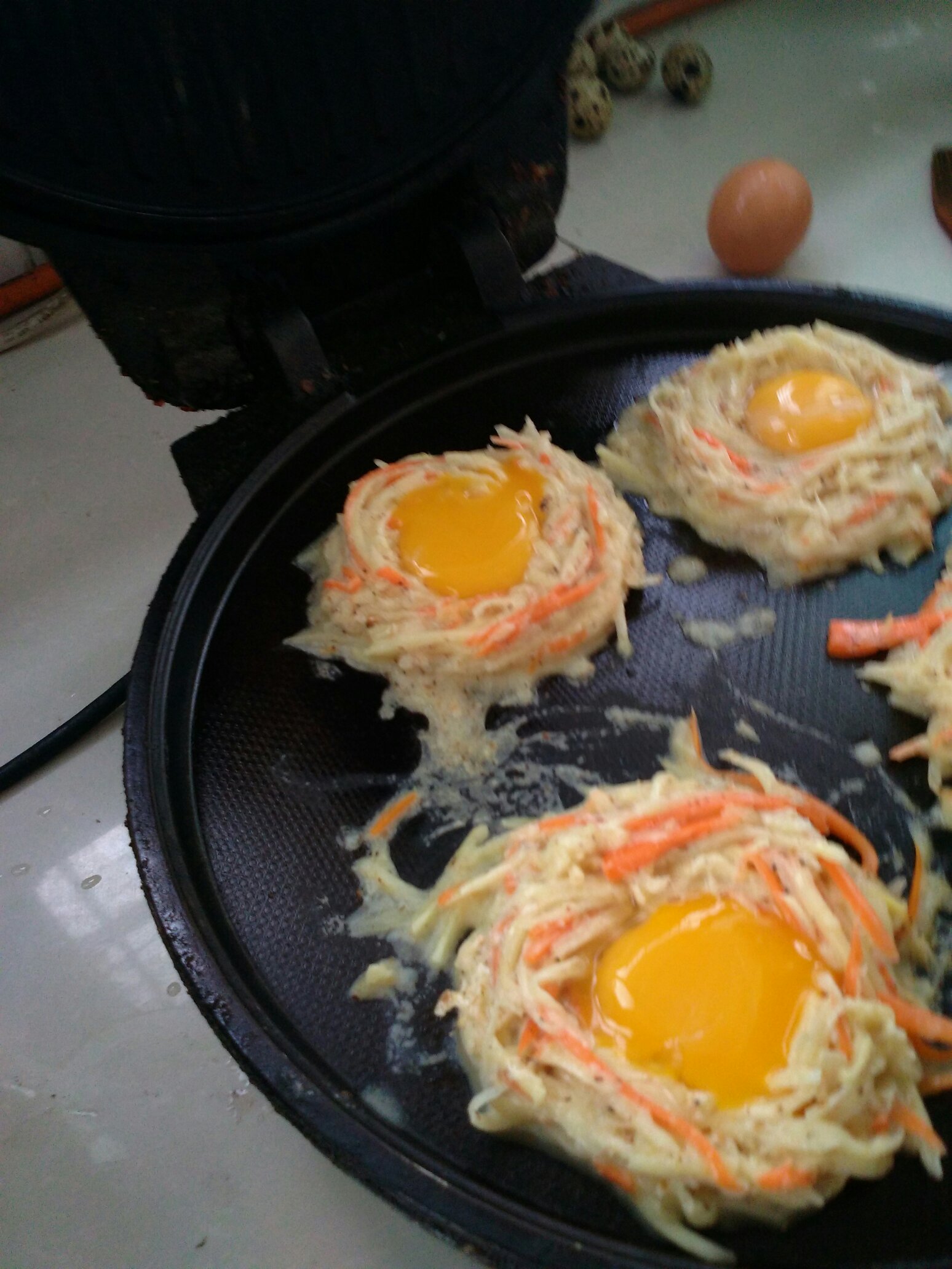 土豆胡萝卜丝煎鸡蛋（鸟巢煎蛋）