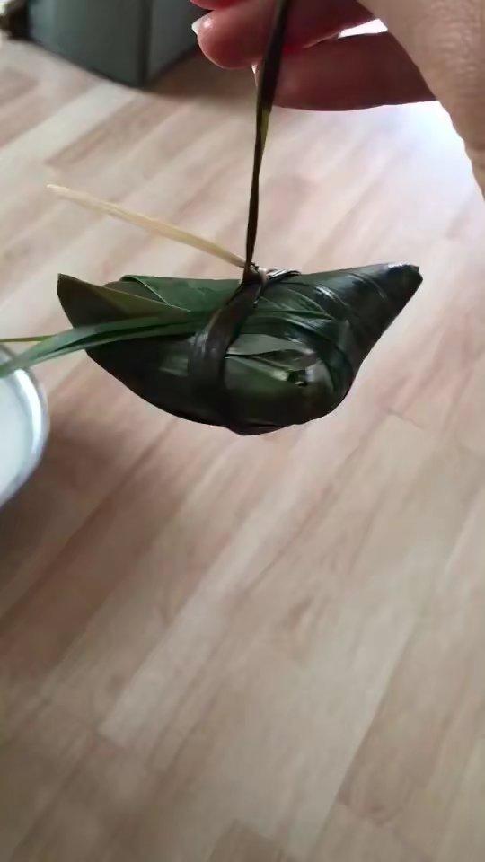 详细步骤包粽子（四角粽）