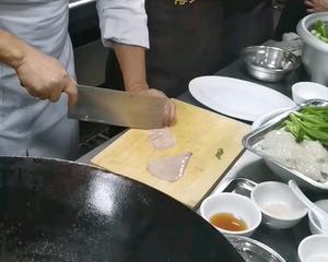 青菜炒鱿鱼的做法 步骤1