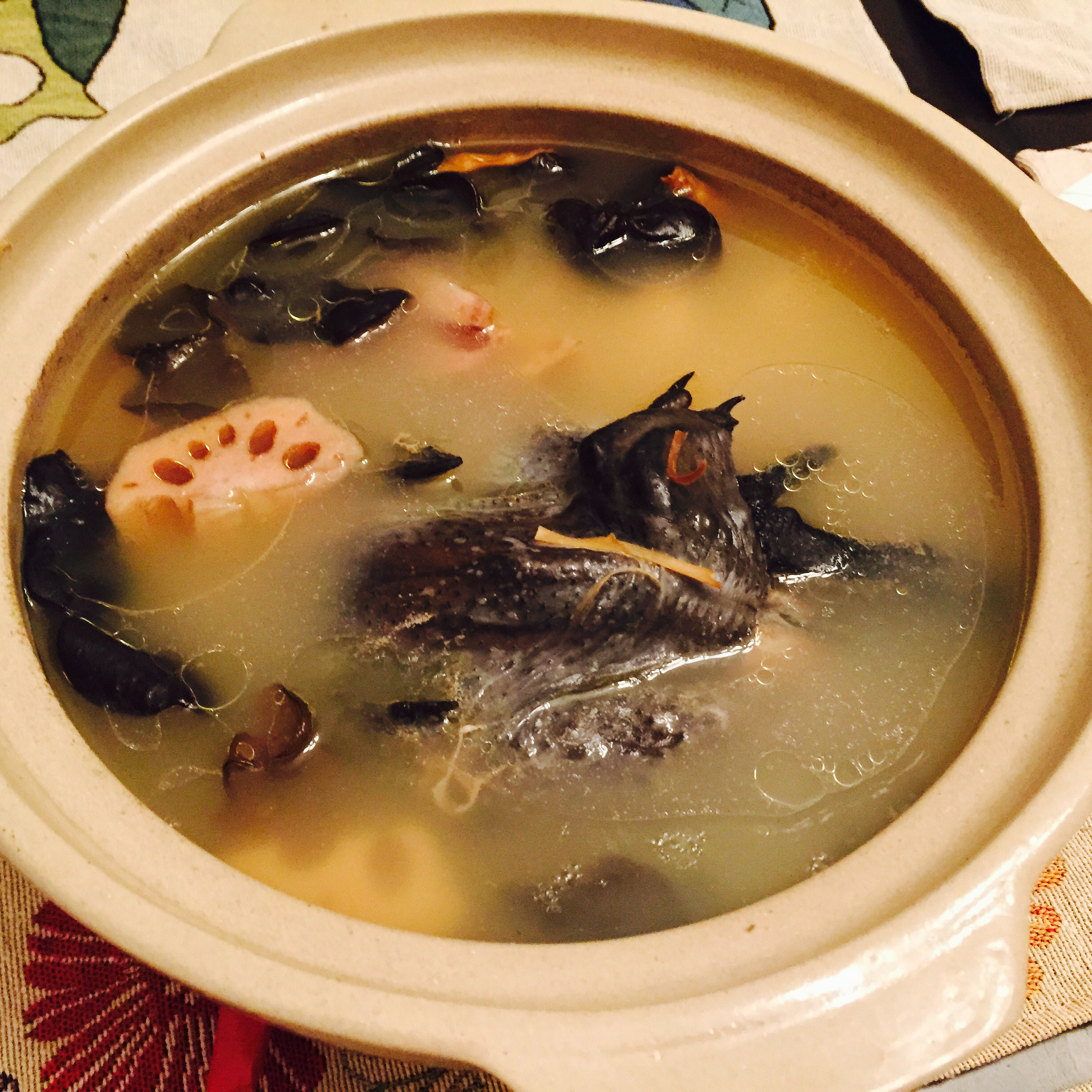 清炖乌鸡汤