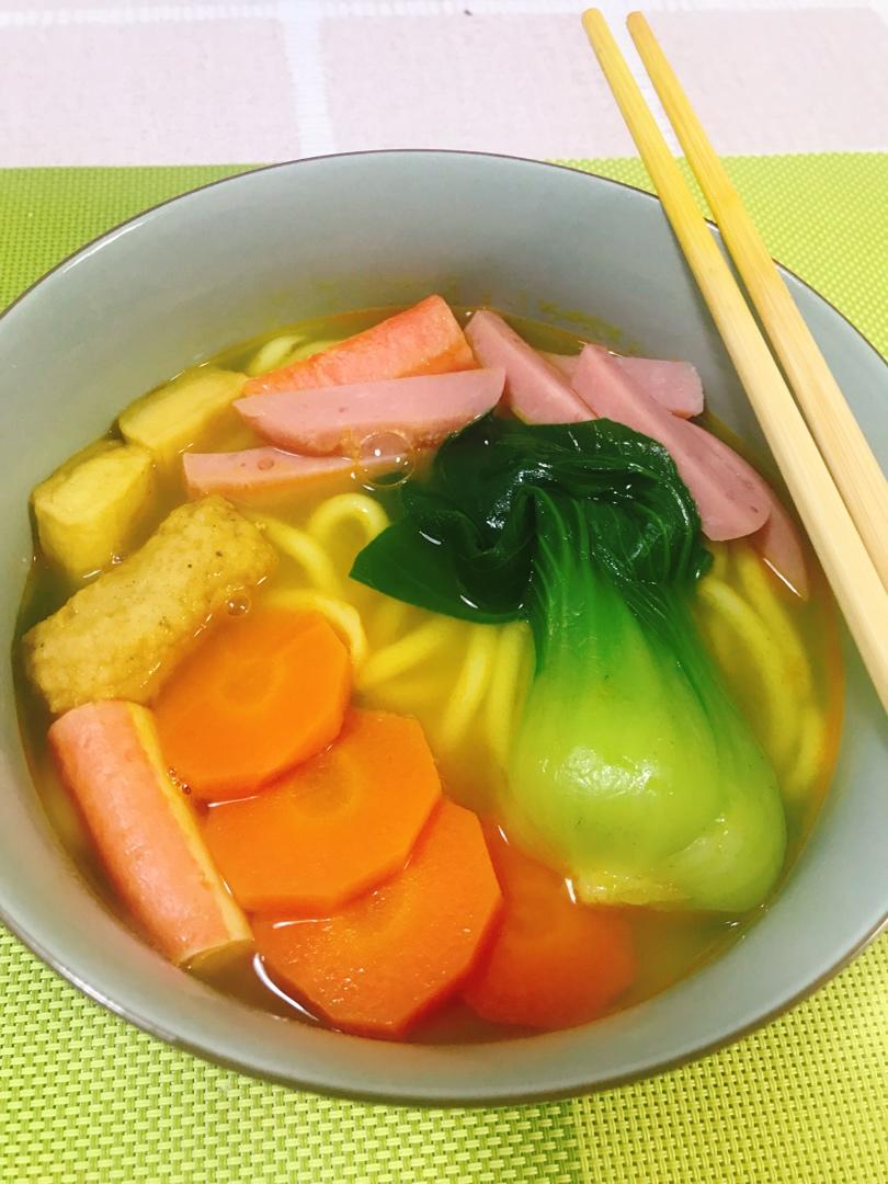 超浓郁的咖哩鱼丸乌冬面