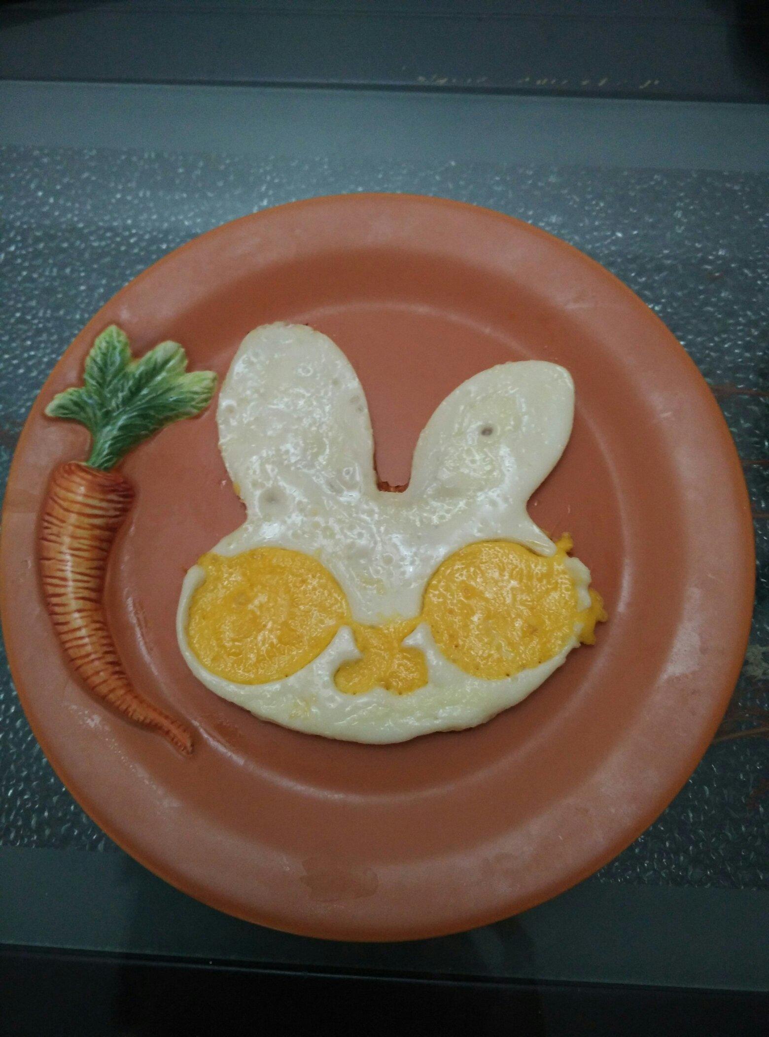 兔兔煎蛋的做法