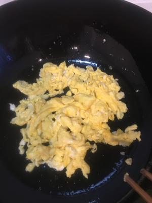 菠菜炒鸡蛋（家常菜）的做法 步骤2