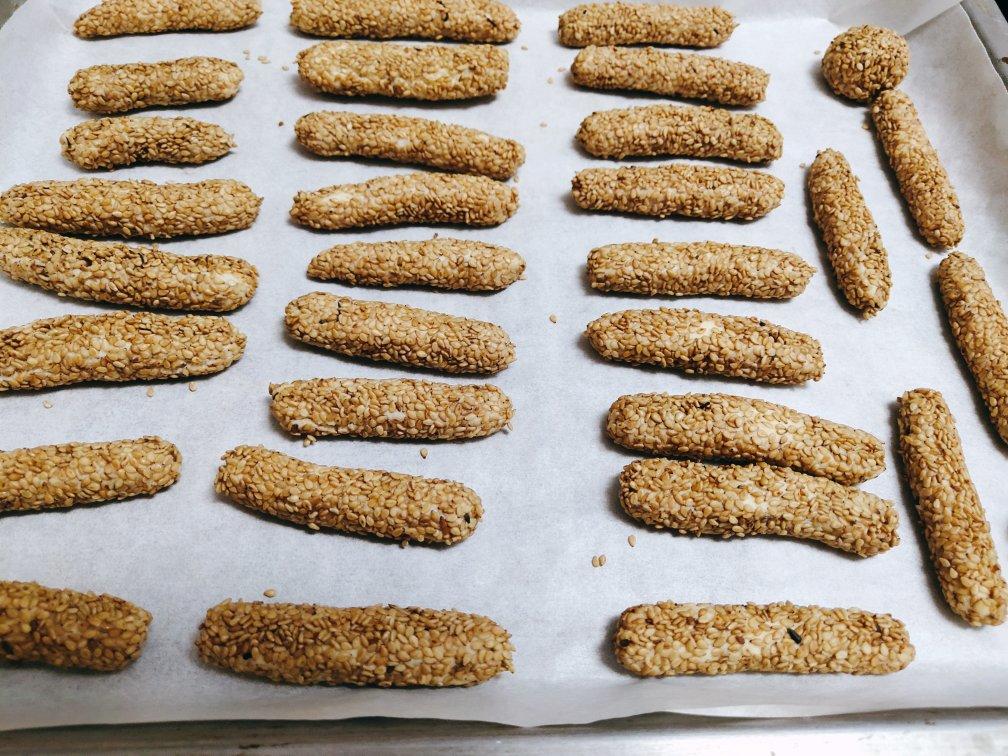 不用油炸   香酥芝麻条   这么做太香了  小点心  追剧小零食