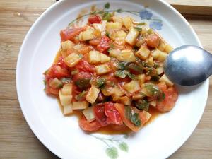 西红柿土豆拌面的做法 步骤2