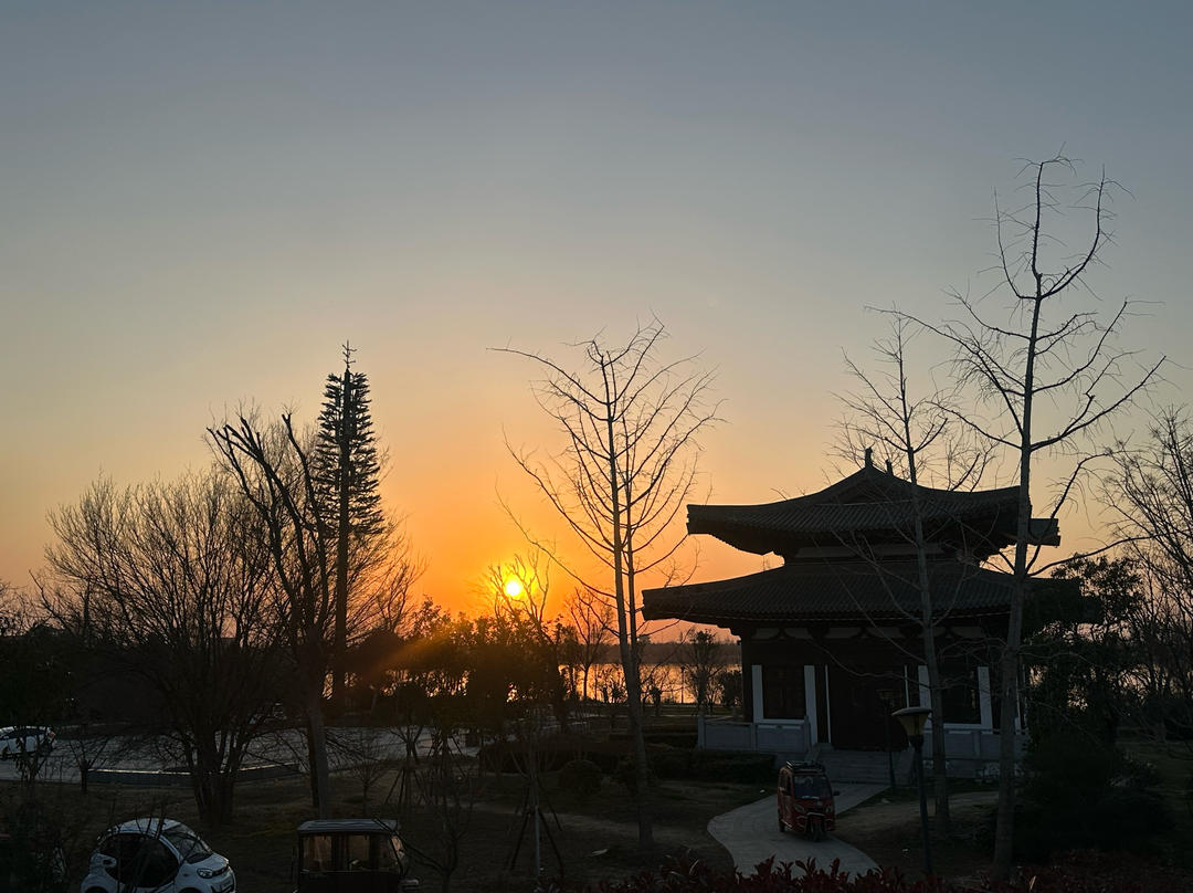 饱饱肚肚打雷了