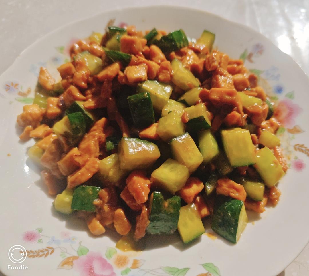 今日菜谱：黄瓜鸡丁
