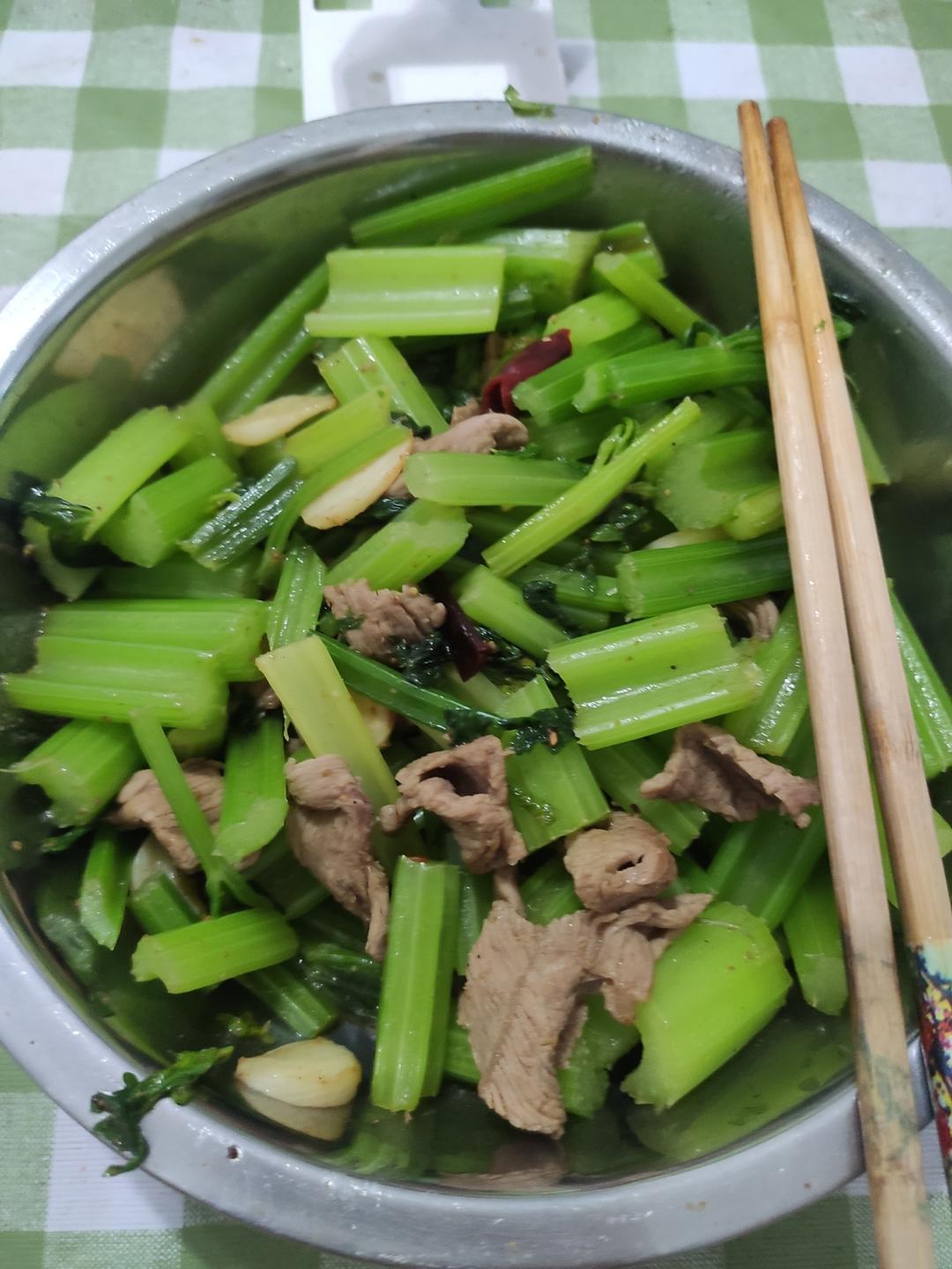 很嫩的小炒芹菜黄牛肉
