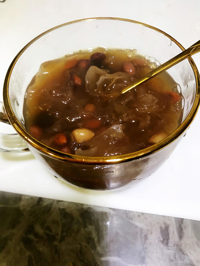 焖烧罐❤️银耳红枣花生汤