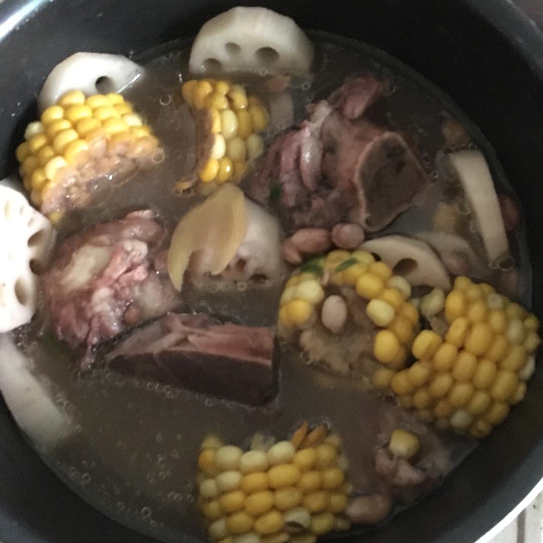玉米莲藕筒骨汤