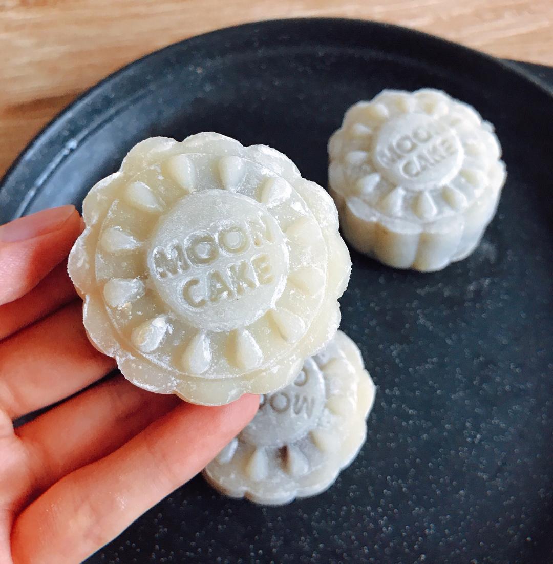 青冥行路做的冰皮月饼(奶黄馅)(香芋馅)