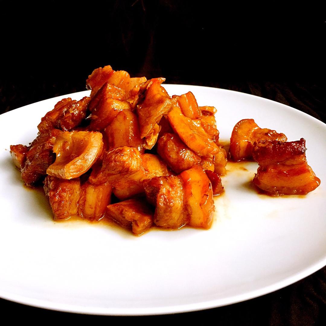 五花肉烧咸鱼块-年味的做法