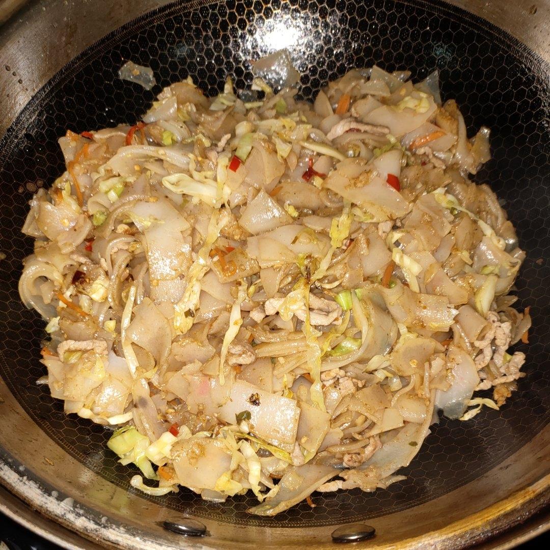 包菜炒河粉