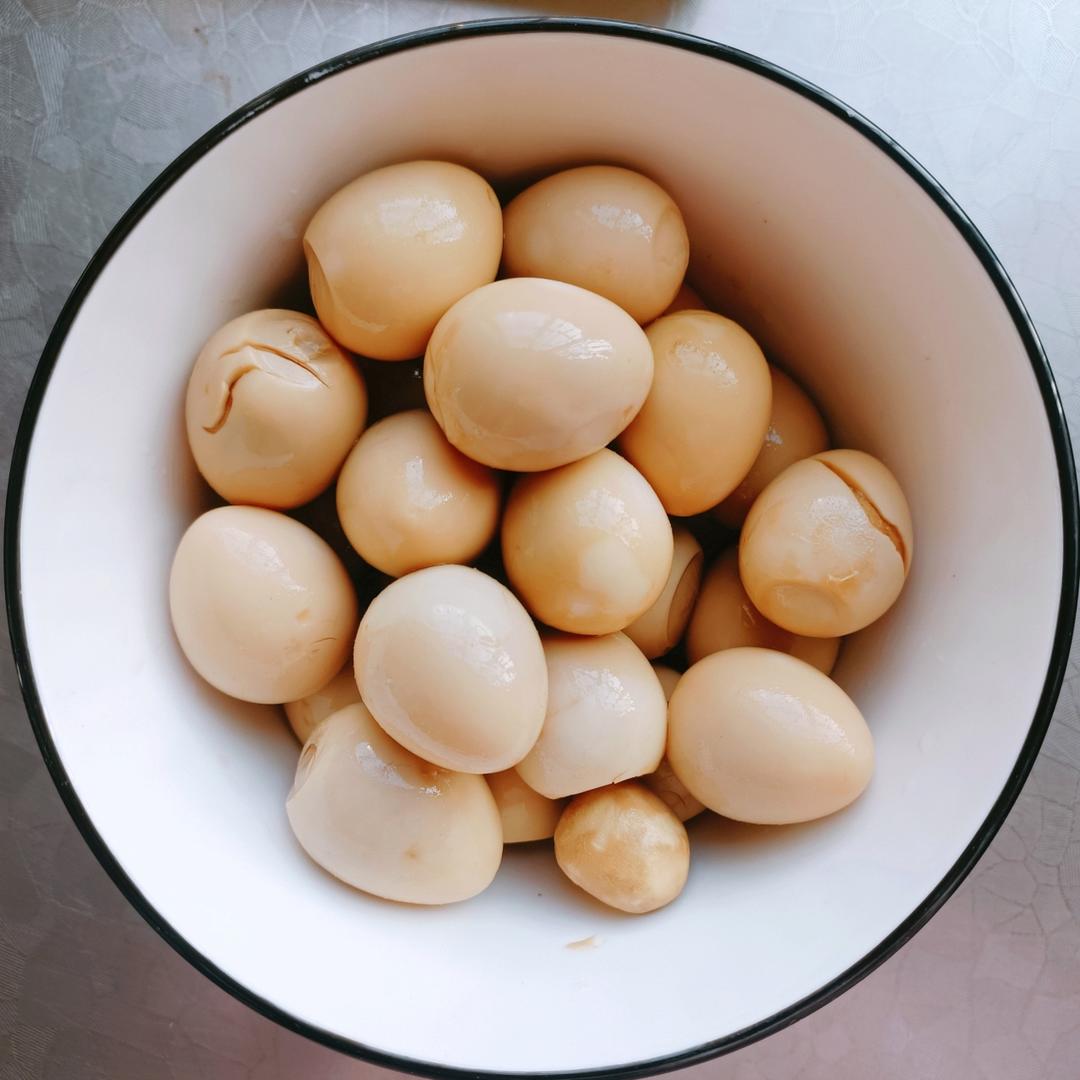 乡巴佬卤鹌鹑蛋