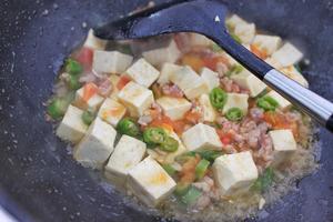 青椒西红柿dú豆腐（贵阳家常系列）的做法 步骤4