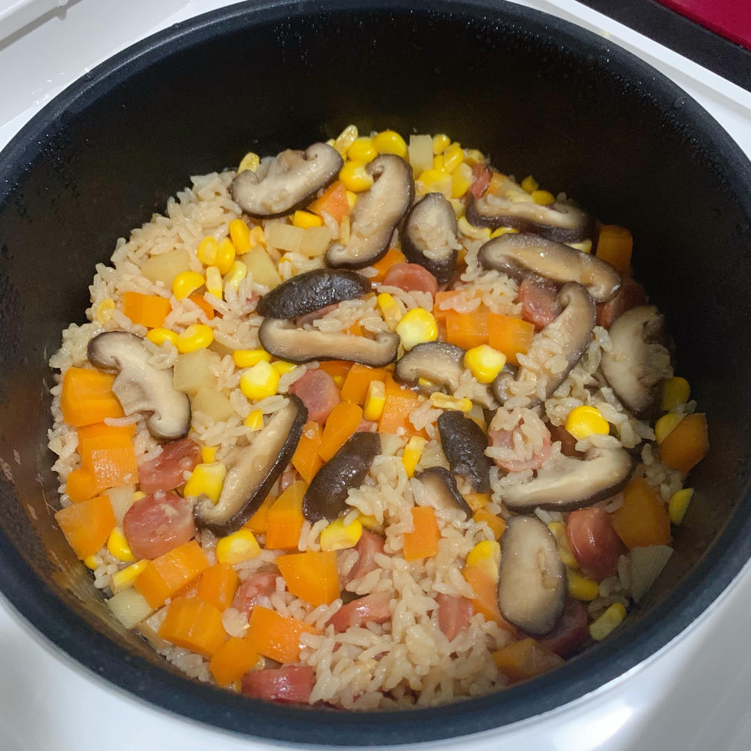 饭菜一锅端‼️懒人版｜香菇腊肠焖饭✨
