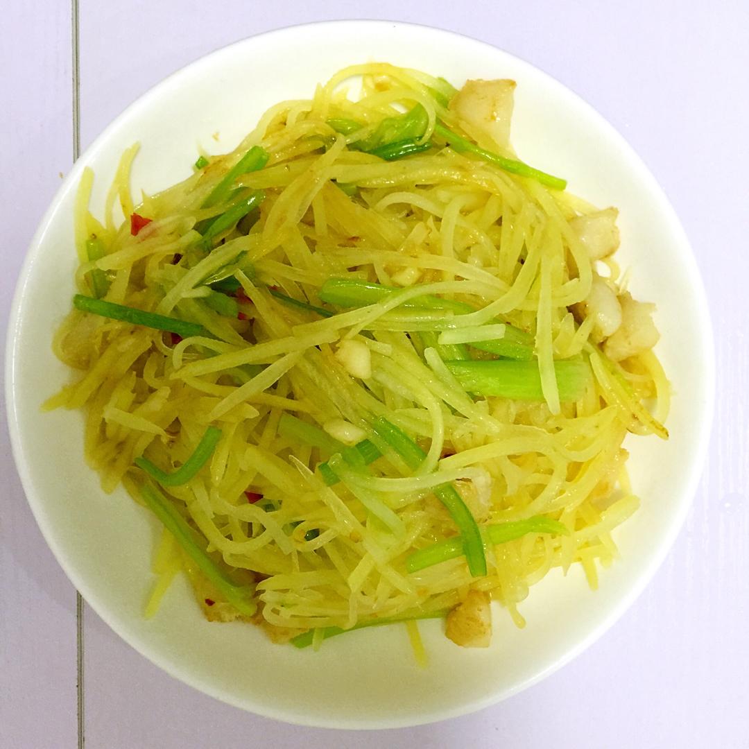 小芹菜炒土豆丝