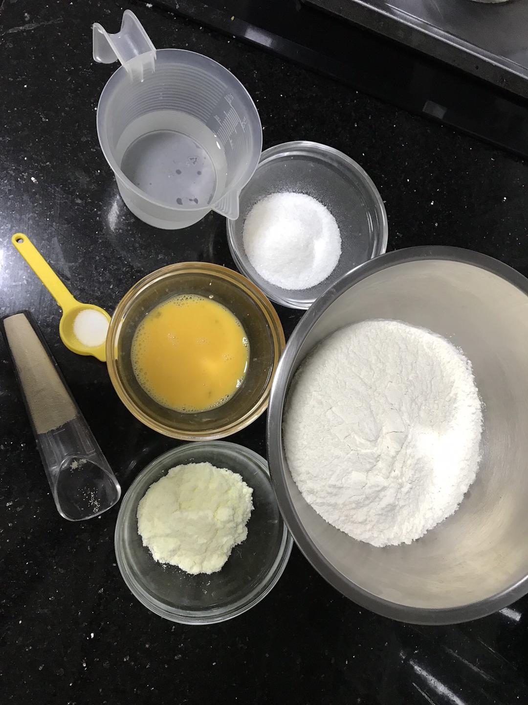 纯奶手撕吐司的做法 步骤1