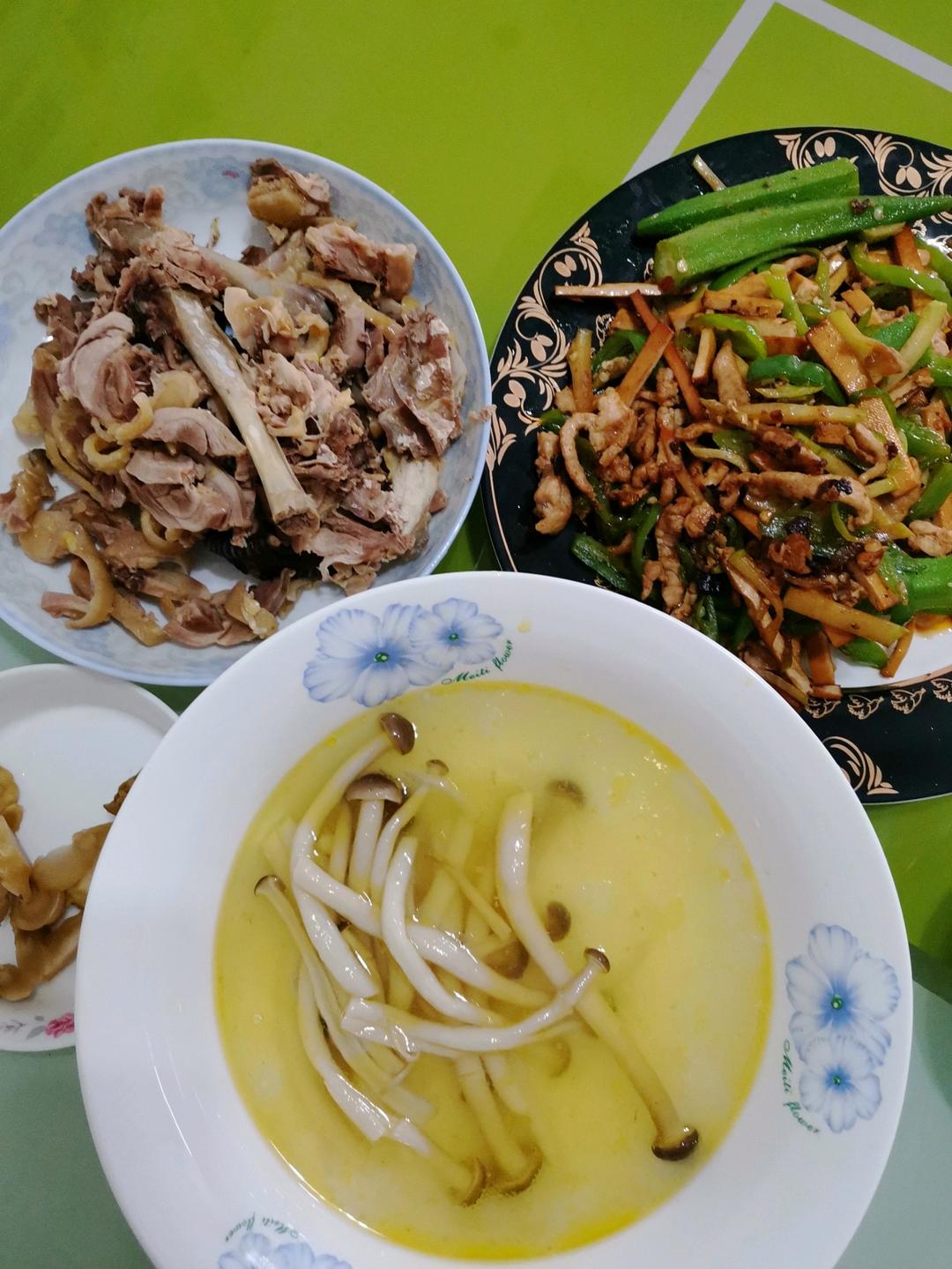 鲜美无敌：清炖鸡汤🐔