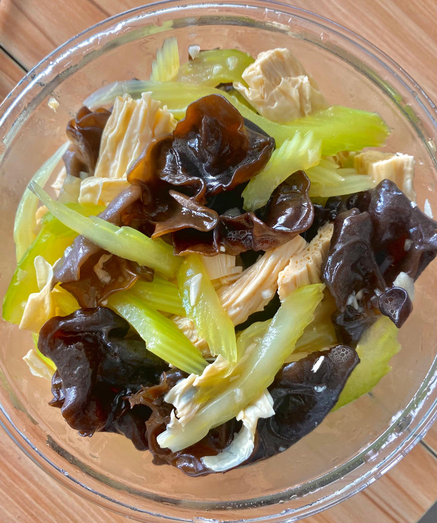 家常快手凉拌菜-西芹腐竹木耳-清爽开胃