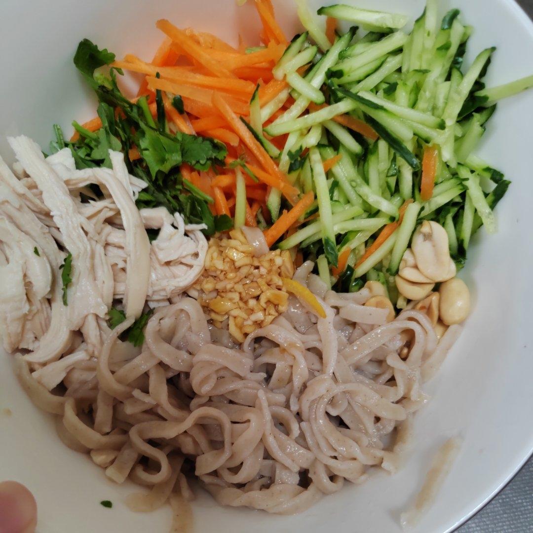 泰式柠檬鸡拌面