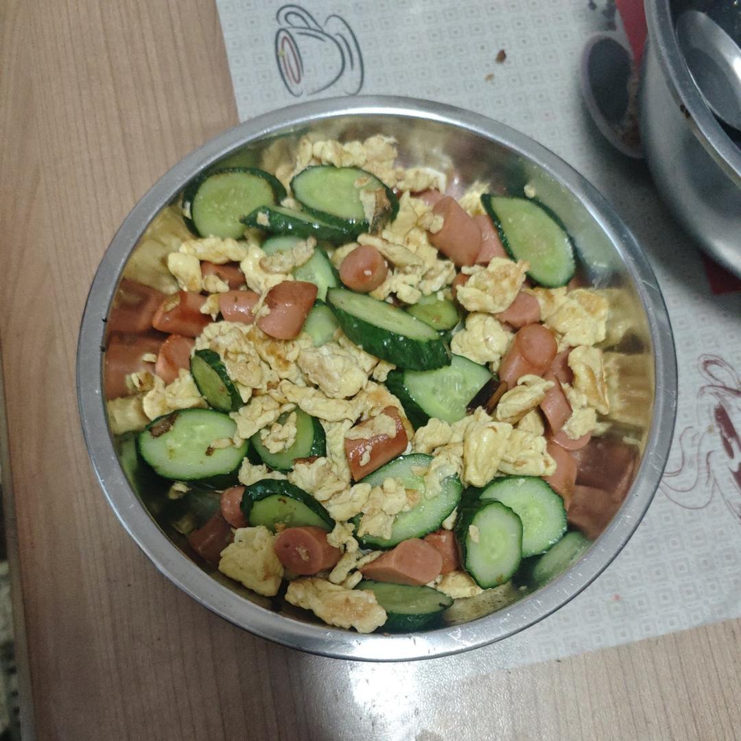 五分钟下饭菜黄瓜火腿炒鸡蛋