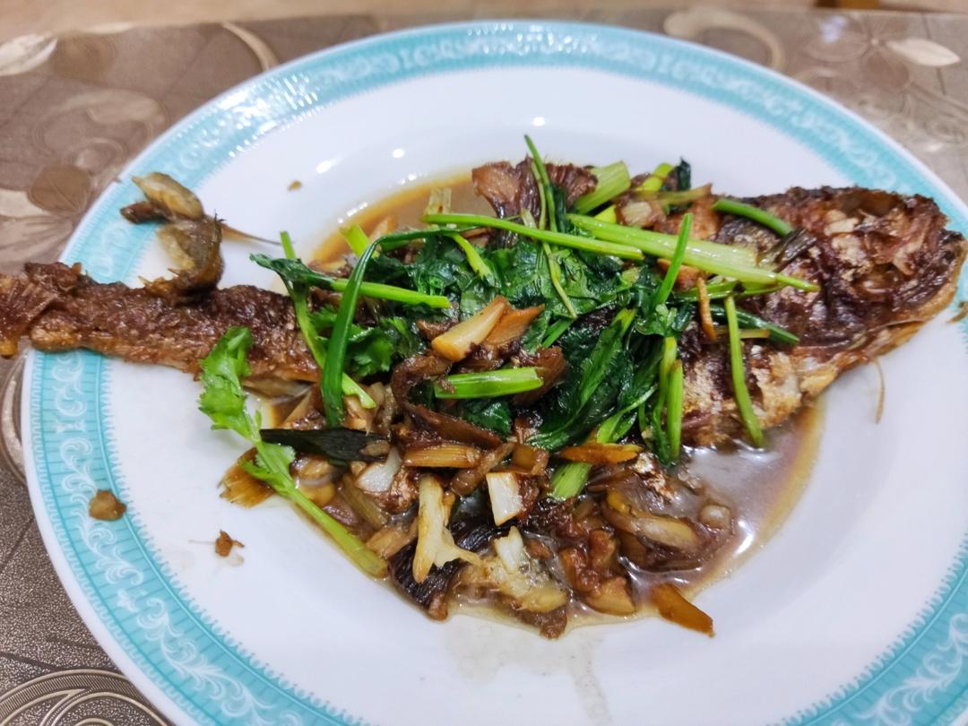 红烧黄鱼—鱼皮不破的小窍门