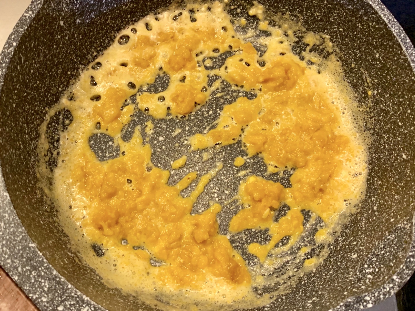 咸蛋黄焗鸡翅的做法 步骤10
