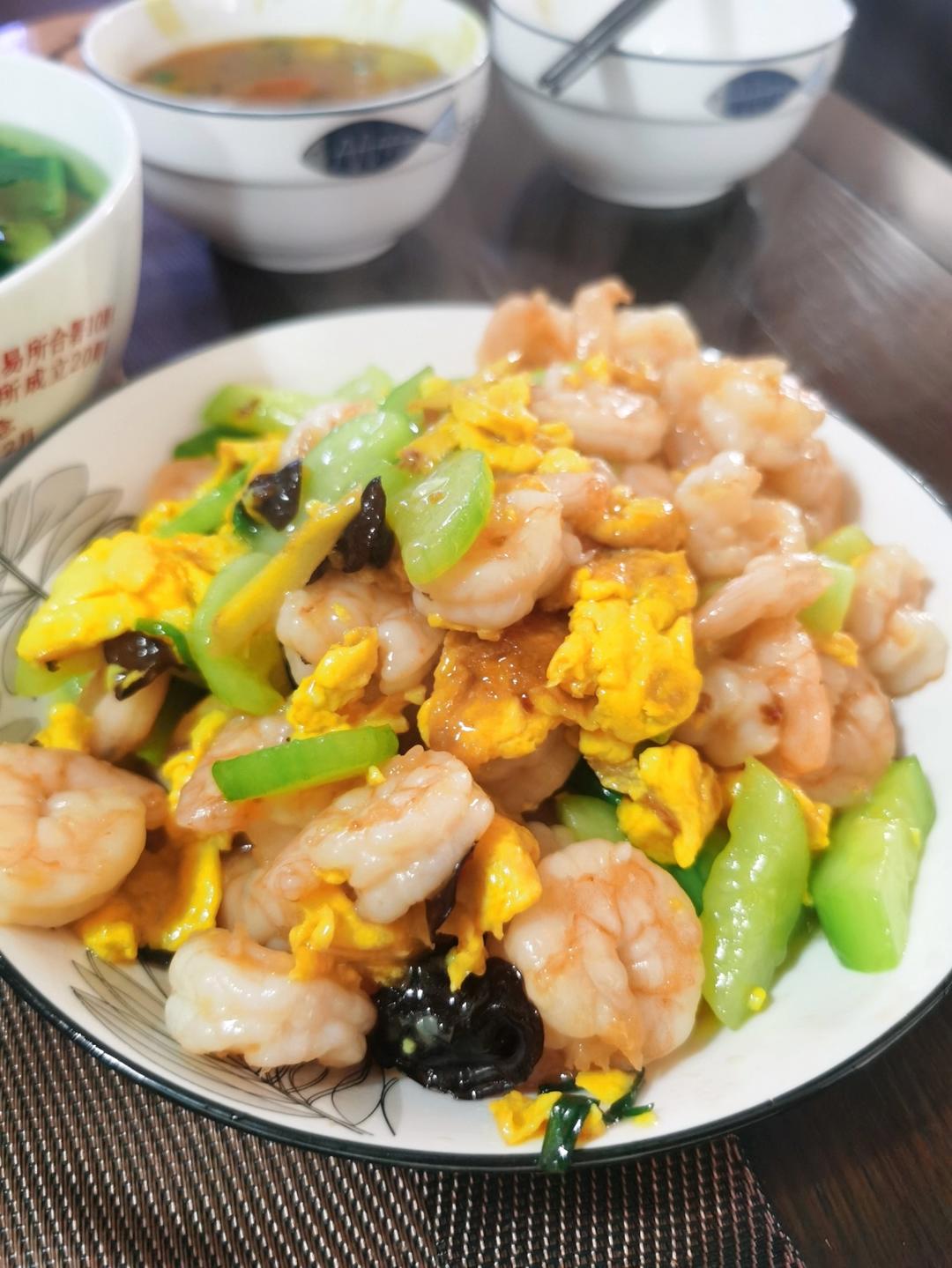 黄瓜炒鸡蛋虾仁基础版简单版
