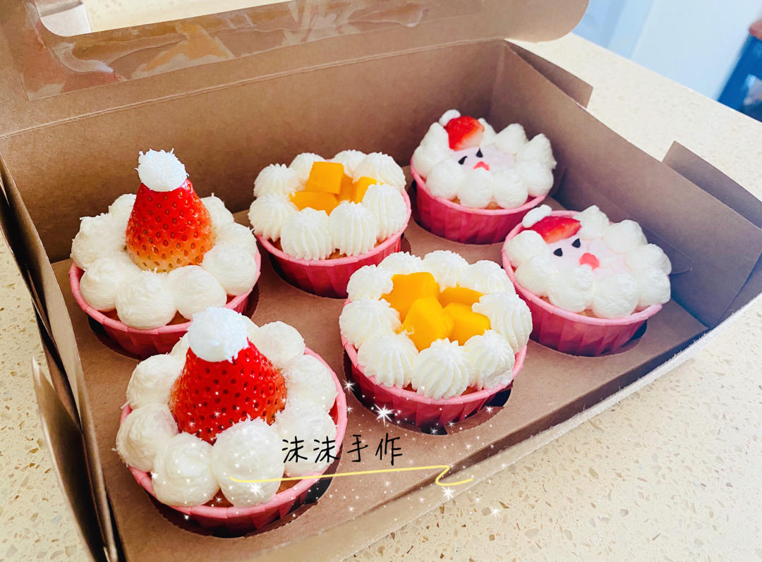 圣诞纸杯蛋糕(超详细视频教程)