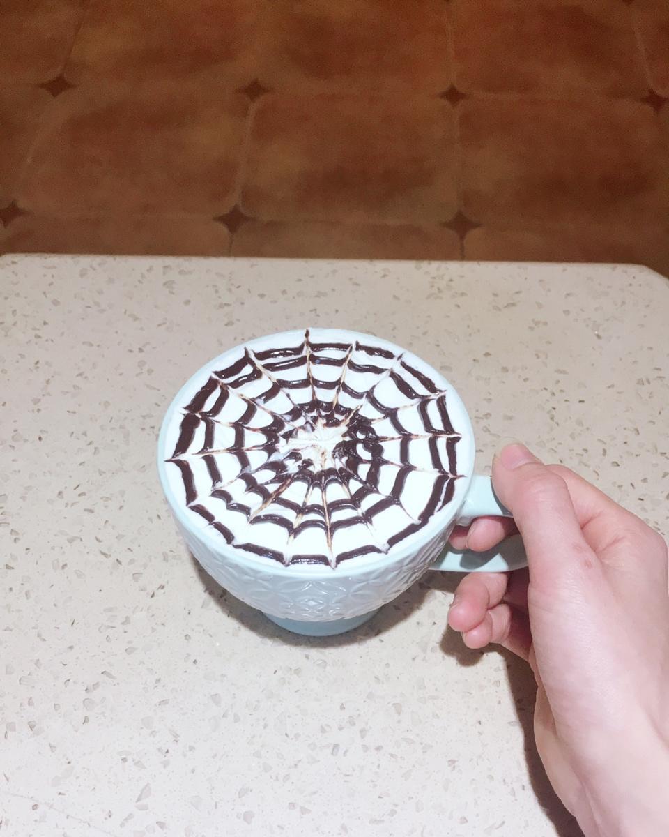 拉花巧克力热牛奶