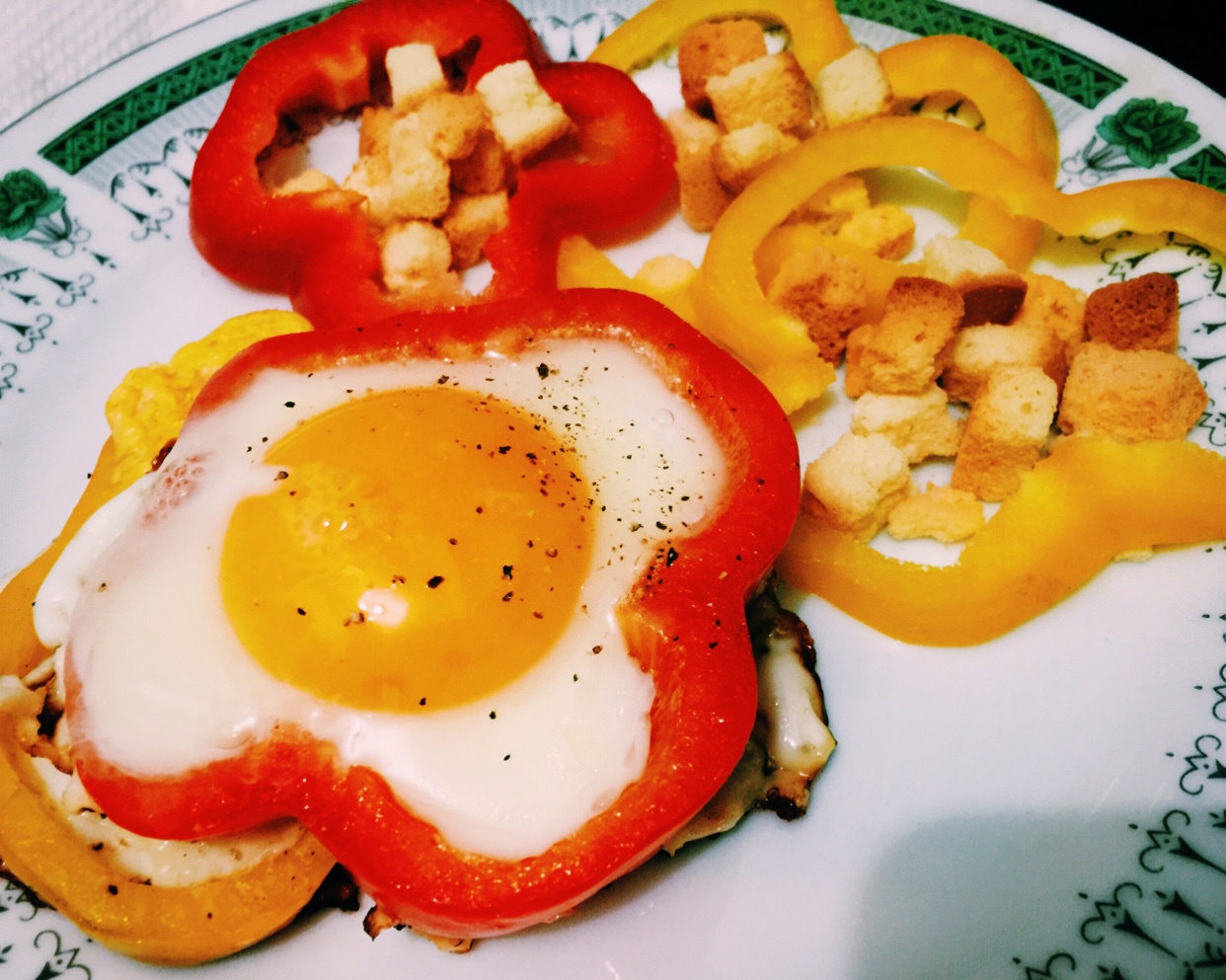 彩椒圈太阳花煎蛋