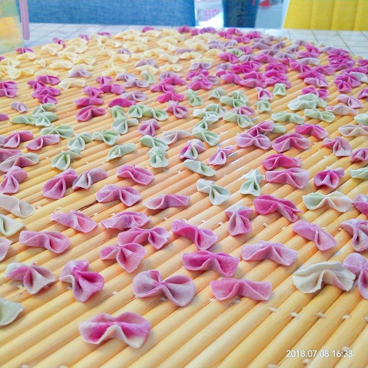 彩色花朵小馄饨