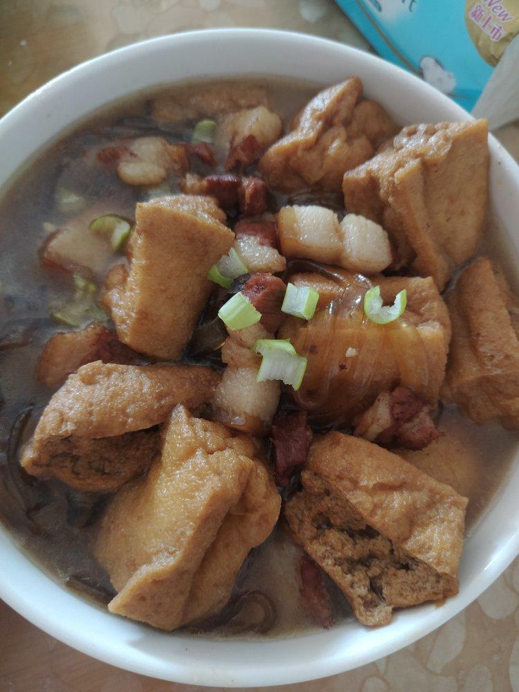 70，80后儿时的回忆油豆腐配红烧肉有一个这个菜算是大户人家了，有可能过年才能吃到