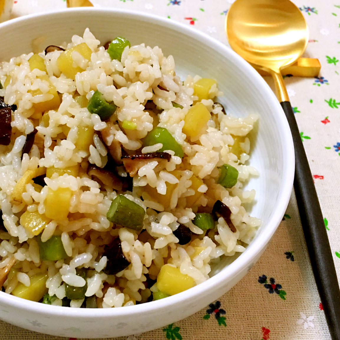 微雨燕归来兮做的土豆香菇焖饭