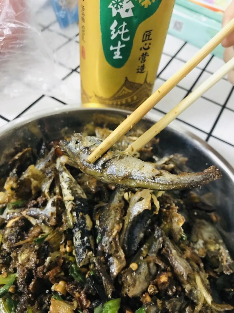 好吃到没朋友的深夜下酒小菜：避风塘多春鱼