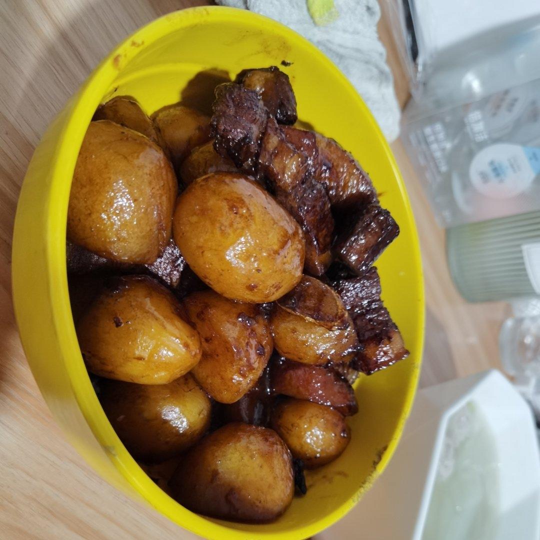红烧肉炖土豆
