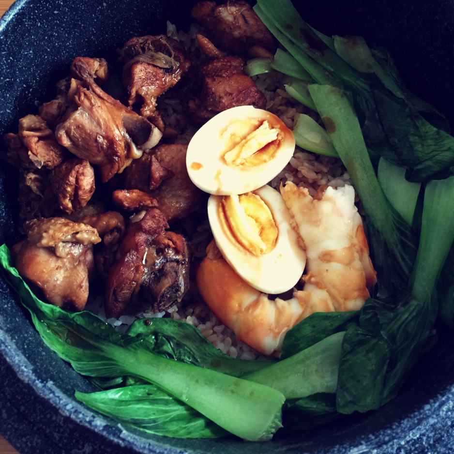 广式腊味煲仔饭