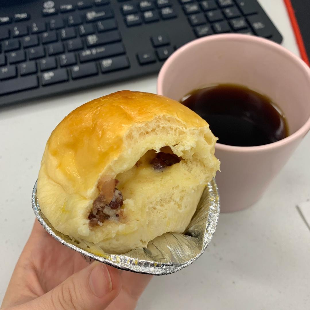 酸奶蜜红豆餐包