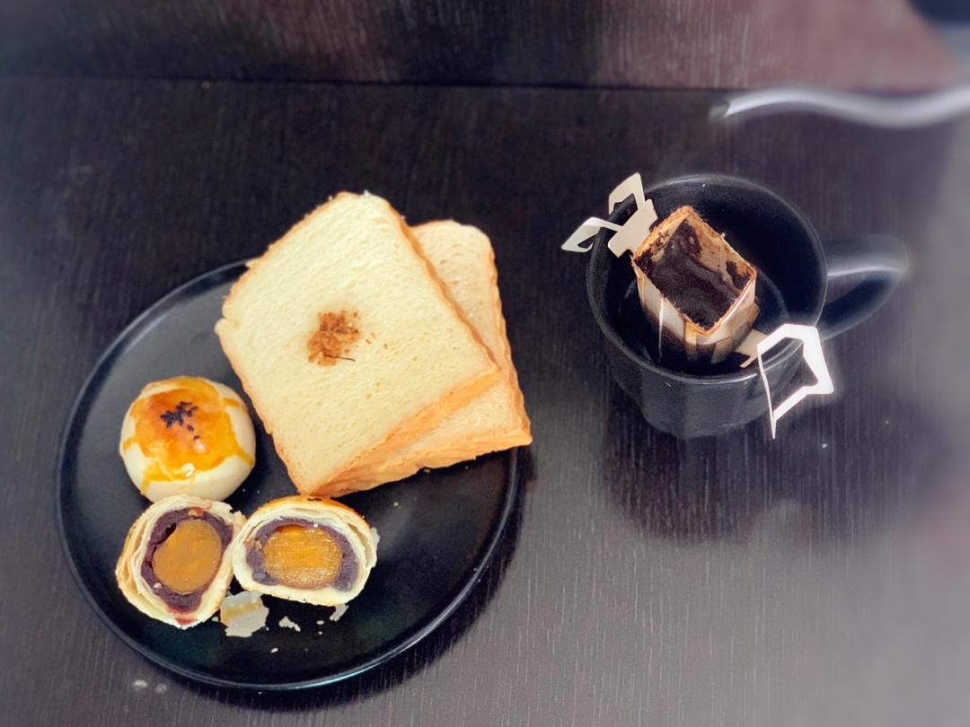 酥得拿不住的蛋黄酥