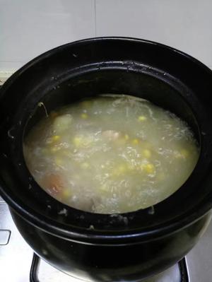 玉米萝卜马蹄骨头汤的做法 步骤2