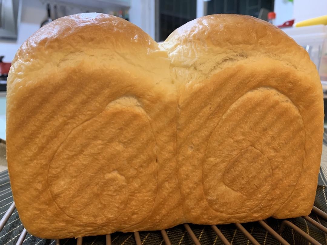 奶香浓郁的奶酪吐司