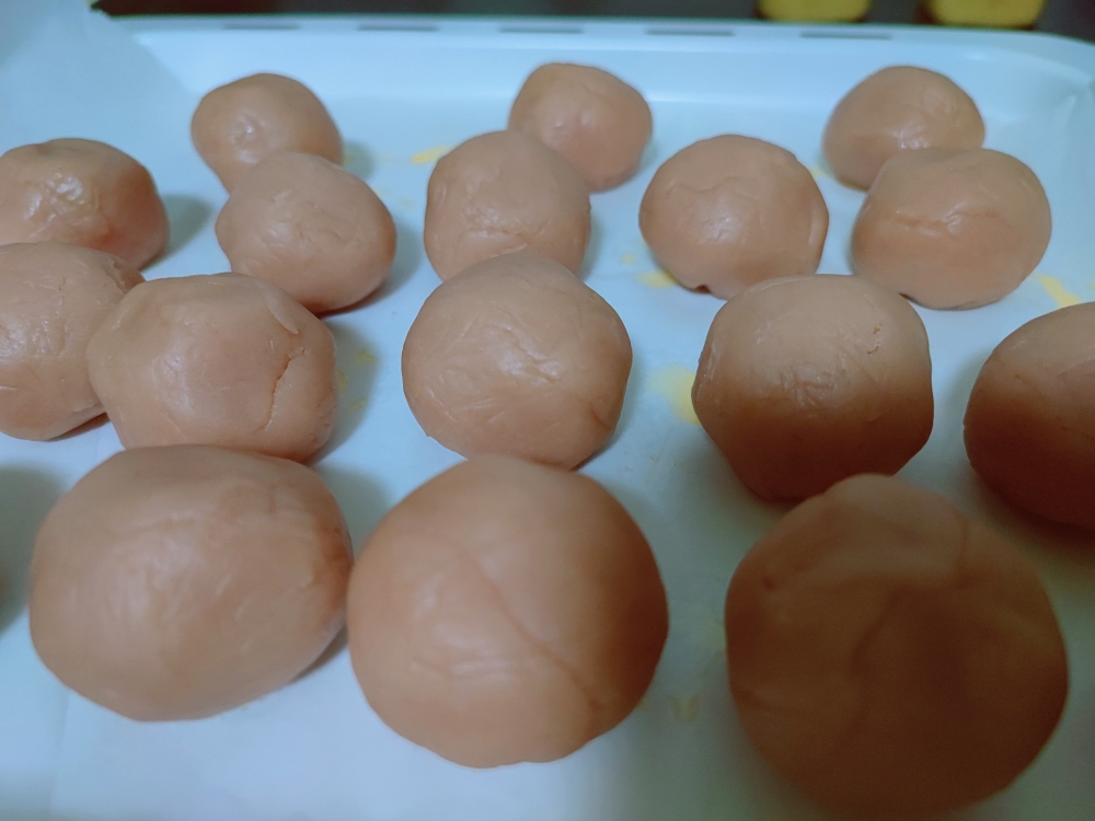芋泥乳酪蛋黄月饼㊙️不破顶不漏底技巧分享的做法 步骤6