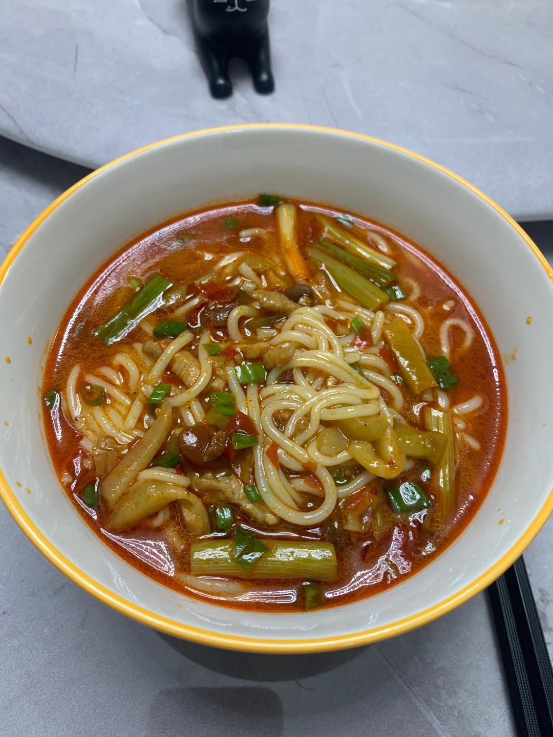 夏天来了，没胃口就来份香辣开胃榨菜肉丝粉