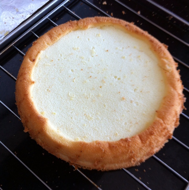 超简单完美戚风蛋糕（6寸2蛋）附打发、翻拌、脱模视频